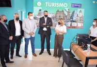 La intendente Fuentes junto a  funcionarios de Nación y provincia inauguró un centro de información turística en el Parque Sur