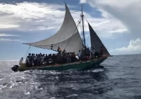 Por la crisis migratoria, más de un centenar de haitianos llegaron a Florida en un velero